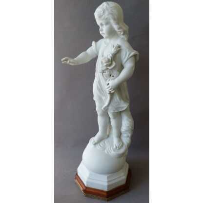 H 56 cm, Sculpture En Biscuit, l'Enfant à La Rose, époque Début XX ème
