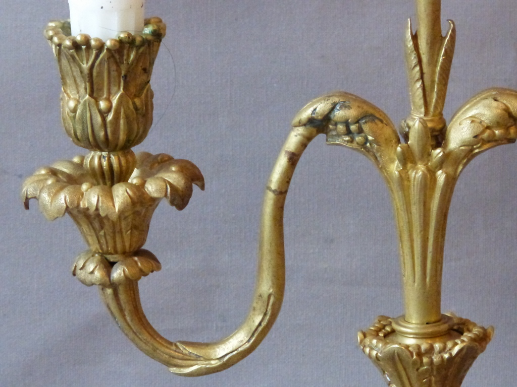 Paire De Chandeliers Aux Dauphins, 3 Branches, Bronze Doré époque Napoléon III