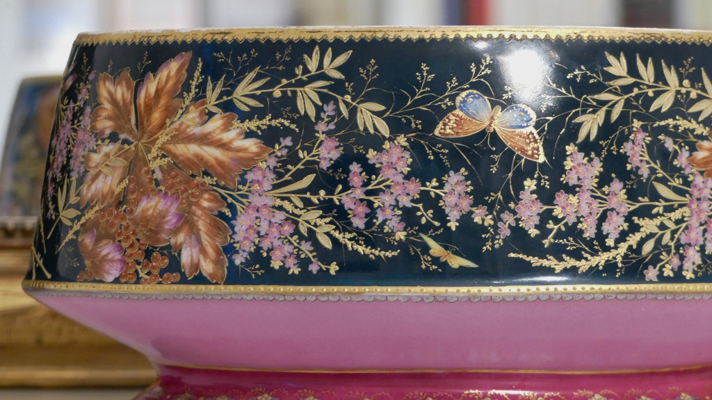 Grande Jardinière Ovale En Porcelaine Peinte Main, Décor Fleurs En Papillons, XIX ème