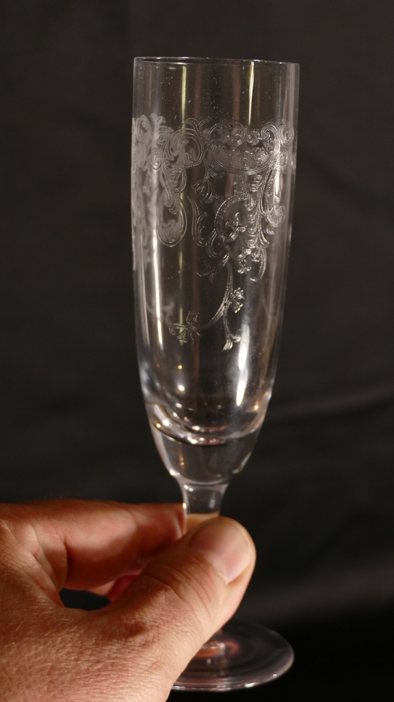 6 Anciennes Flutes à Champagne en Cristal Gravé - Vintage French Finds