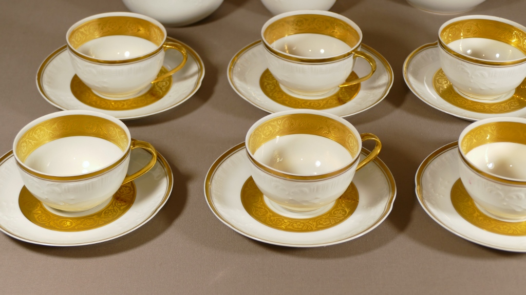 Service à café ancien en porcelaine et filet or