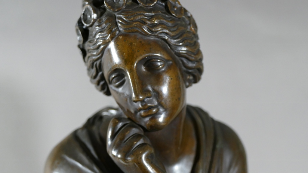 Grand Bronze à l'Antique, Polymnie, Sculpture De Femme Drapée, Pensive,  Collas, époque XIX ème – Le Grenier d'Augustine – Antiquaire à Limoges