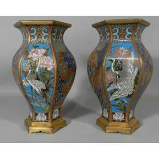 Paire De Vases Japonais En Bronze Cloisonné à Décor De Grues, époque XIX ème