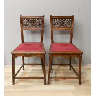 Paire De Chaises En Noyer Au Dossier Ajouré De Feuilles d'Acanthe Et Visage De Satyre, XIX ème