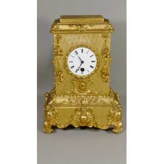 Pendule Borne En Bois Et Stuc Doré à La Feuille, Mouvement à Fil, Début XIX ème