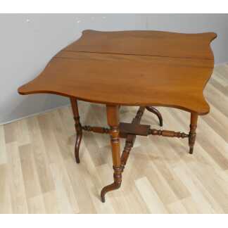 Table Gateleg En Acajou, Forme Polylobé Et Pieds Courbé, Angleterre Milieu XIX ème Siècle