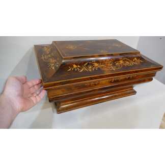 Coffre De Mariage Charles X En Palissandre Et Citronnier, Forme Tombeau, époque XIX ème
