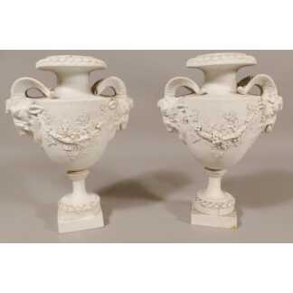 Paire De Vases à Têtes De Béliers Et Guirlandes De Vigne, Biscuit époque XVIII ème Siècle