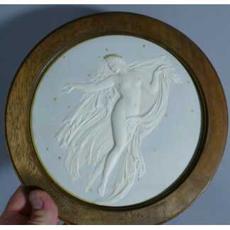 Médaillon En Biscuit, Déesse Couronnée d'étoiles, Encadrement Noyer, époque XIX ème