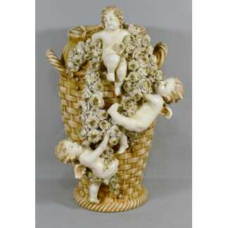 Amphora Austria, Grand Vase Aux Angelots Et Fleurs En Porcelaine, Fin XIX ème