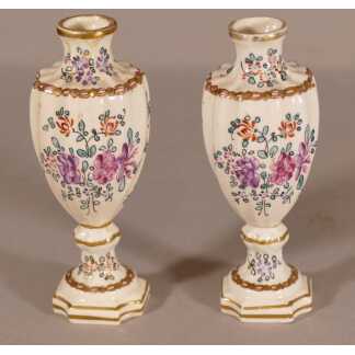 Paire De Petits Vases En Porcelaine Peinte à La Main De Fleurs, époque XIX ème
