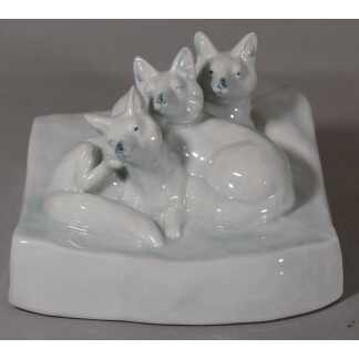 Statuette Animalière, Les 3 Renardeaux, Porcelaine Céladon Et Grise XX ème