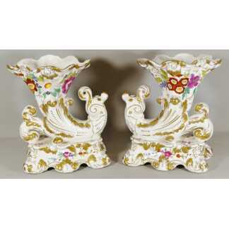 Paire De Vases Rhyton En Porcelaine De Paris émaillée De Fleurs, XIX ème