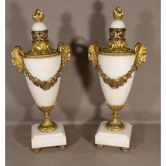 Paire De Cassolettes En Marbre Et Bronze Doré Aux Béliers Style Louis XVI, XIX ème