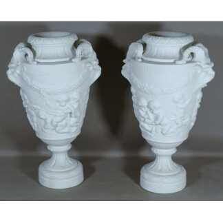 Clodion, Paire De Vases Cassolettes Aux Putti En Biscuit De Porcelaine, Début XX ème
