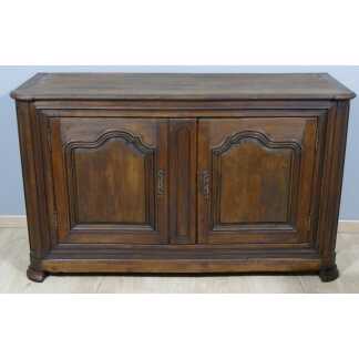 Large Buffet De Boiserie Ou De Chasse En Noyer De Style Louis XIV, d'époque Fin XVIII ème