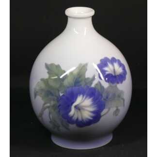Vase Copenhagen En Porcelaine émaillée, Décor De Fleurs Dans Les Tons De Bleu, Avant 1923