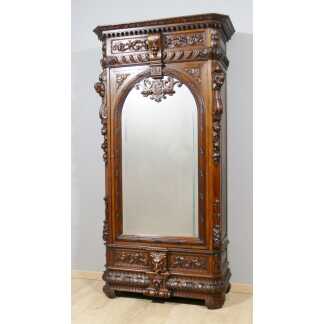 Armoire à Glace Bonnetière Style Renaissance Gothique En Chêne Sculpté, époque XIX ème