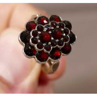 Bague ancienne en argent massif et grenats, taille 54 , vers 1930