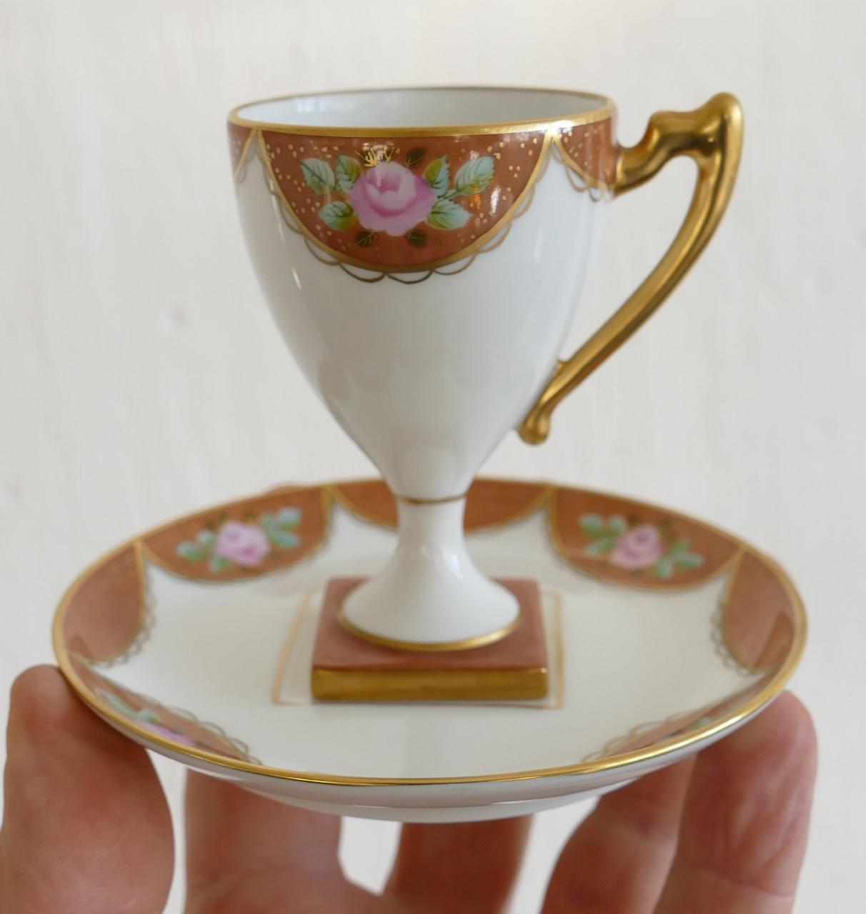 Tasse De Collection En Porcelaine Peinte à La Main, Décor Fleurs Et Or