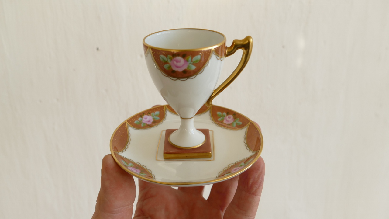 Tasse De Collection En Porcelaine Peinte à La Main, Décor Fleurs Et Or – Image 4