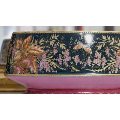 Grande Jardinière Ovale En Porcelaine Peinte Main, Décor Fleurs En Papillons, XIX ème – Image 3