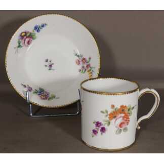 Tasse En Porcelaine De Sèvres XVIII ème Décor De Fleurs, Marque CC Pour 1780