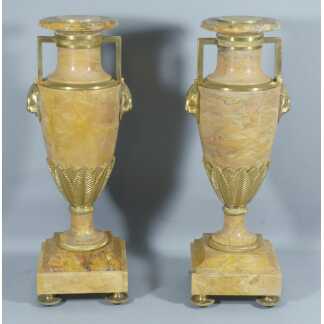 Paire De Cassolettes Néo égyptiennes En Marbre Et Bronze Doré Aux Lions, époque XIX ème