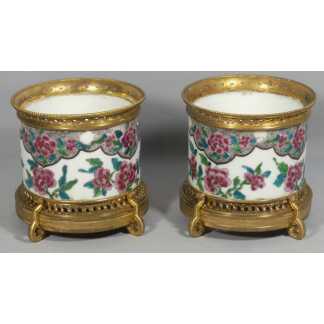 Paire De Cache Pots En Porcelaine Et Bronze Dans Le Goût Asiatique, époque XIX ème Siècle