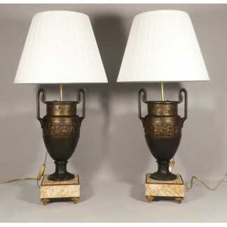 Paire De Lampes Dans Le Goût De Clodion Ribambelle De Putti En Métal Patiné Et Mabre époque XIX