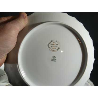 Service 12 Personnes En Porcelaine De Limoges, Décor En Relief Blanc Et Doré – Image 7