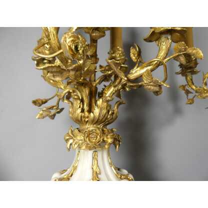 Paire De Lampes Candélabres Style Louis XVI En Marbre Blanc Spiralé Et Bronze Aux Roses XIX è – Image 14