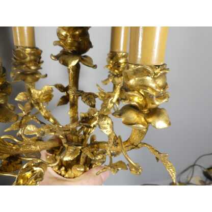 Paire De Lampes Candélabres Style Louis XVI En Marbre Blanc Spiralé Et Bronze Aux Roses XIX è – Image 9