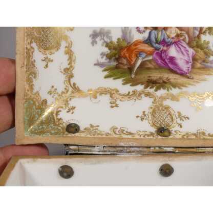 Coffret Aux Putti Magenta d'Après François Boucher En Porcelaine, Meissen? – Image 4