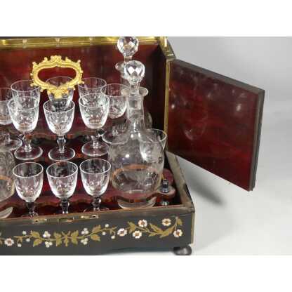Cave à Liqueur Napoléon III En Marqueterie De Nacre Et Laiton, Verrerie Cristal Baccarat, XIX è – Image 7