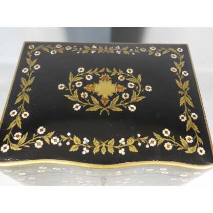 Cave à Liqueur Napoléon III En Marqueterie De Nacre Et Laiton, Verrerie Cristal Baccarat, XIX è – Image 3