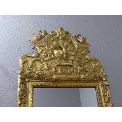 Miroir Louis XIV à Fronton En Résine Doré, époque 1970 – Image 9