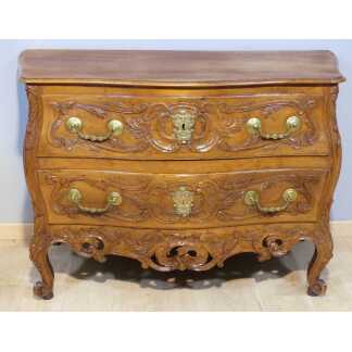 Commode Provençale Nîmoise En Noyer Sculpté, époque Régence, Début XVIII ème Siècle