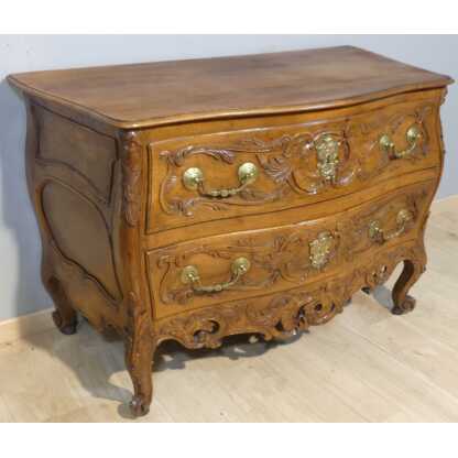 Commode Provençale Nîmoise En Noyer Sculpté, époque Régence, Début XVIII ème Siècle – Image 2