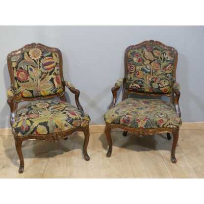 Paire De Fauteuils à La Reine En Noyer Sculpté Tapisserie d'Origine époque Louis XV, XVIII ème