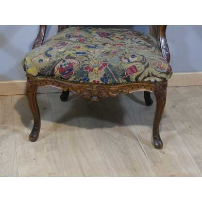 Paire De Fauteuils à La Reine En Noyer Sculpté Tapisserie d'Origine époque Louis XV, XVIII ème – Image 5