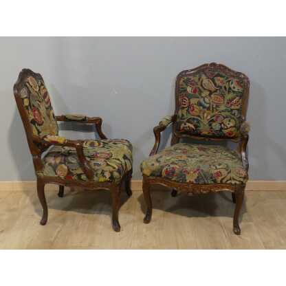 Paire De Fauteuils à La Reine En Noyer Sculpté Tapisserie d'Origine époque Louis XV, XVIII ème – Image 4