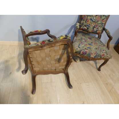 Paire De Fauteuils à La Reine En Noyer Sculpté Tapisserie d'Origine époque Louis XV, XVIII ème – Image 8