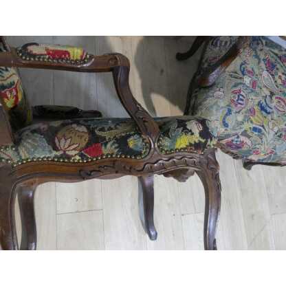 Paire De Fauteuils à La Reine En Noyer Sculpté Tapisserie d'Origine époque Louis XV, XVIII ème – Image 6