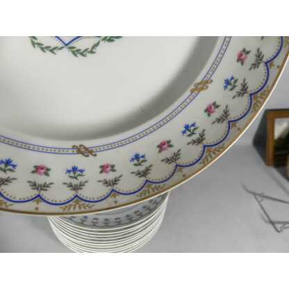 D'Artois, d'Après Un Modèle XVIII ème, Série De 12 Assiettes De Table En Porcelaine De Limoges – Image 5