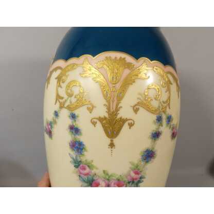 Grand Vase En Porcelaine De Limoges Aux Roses Et Myosotis, Décor Doré à l'Or Fin – Image 12