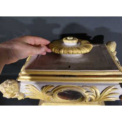 Grand Coffret Reliquaire De Style Louis XVI Aux Angelots En Bois Laqué Doré Possibilité Paire – Image 7