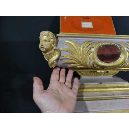 Grand Coffret Reliquaire De Style Louis XVI Aux Angelots En Bois Laqué Doré Possibilité Paire – Image 5