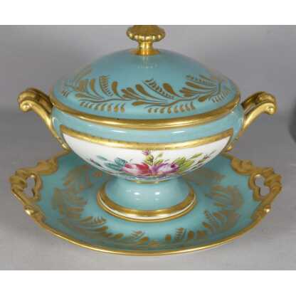 Coupe Couverte Et Son Dormant En Porcelaine De Limoges Peint à La Main Golse – Image 2