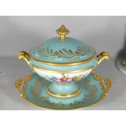 Coupe Couverte Et Son Dormant En Porcelaine De Limoges Peint à La Main Golse – Image 3